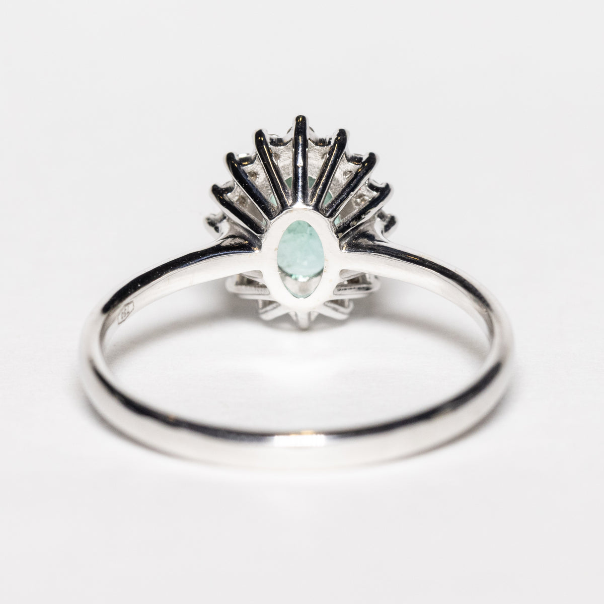Anello in Oro Bianco 18kt con Smeraldo e Diamanti Rotondo brillanti