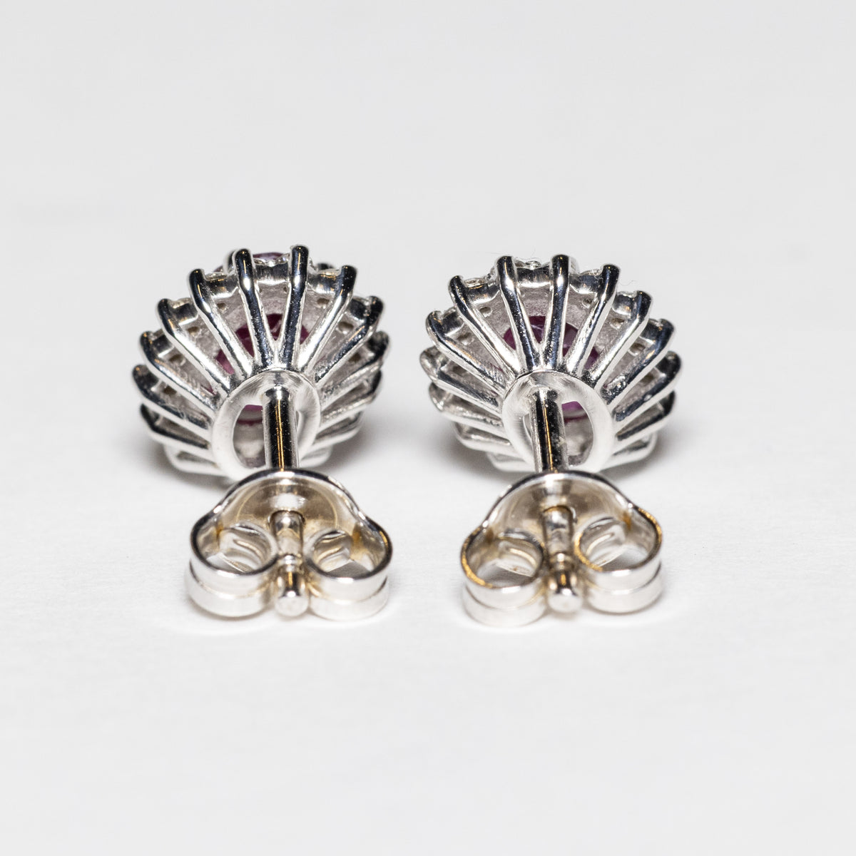 18kt White Gold Earrings with Central Sapphire and Diamonds 