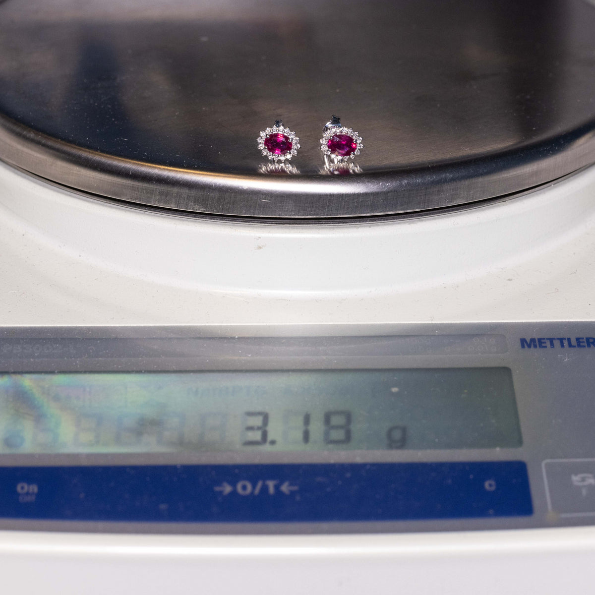 18kt White Gold Earrings with Central Sapphire and Diamonds 