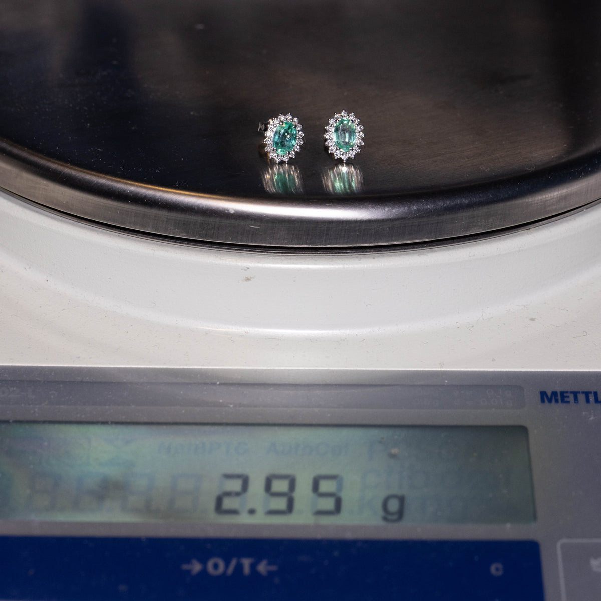 Orecchini in Oro Bianco 18kt con smeraldi e diamanti rotondo brillanti