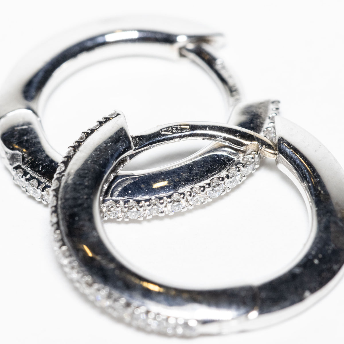 Orecchini a Boccola In Oro Bianco 18 Kt  E Diamanti