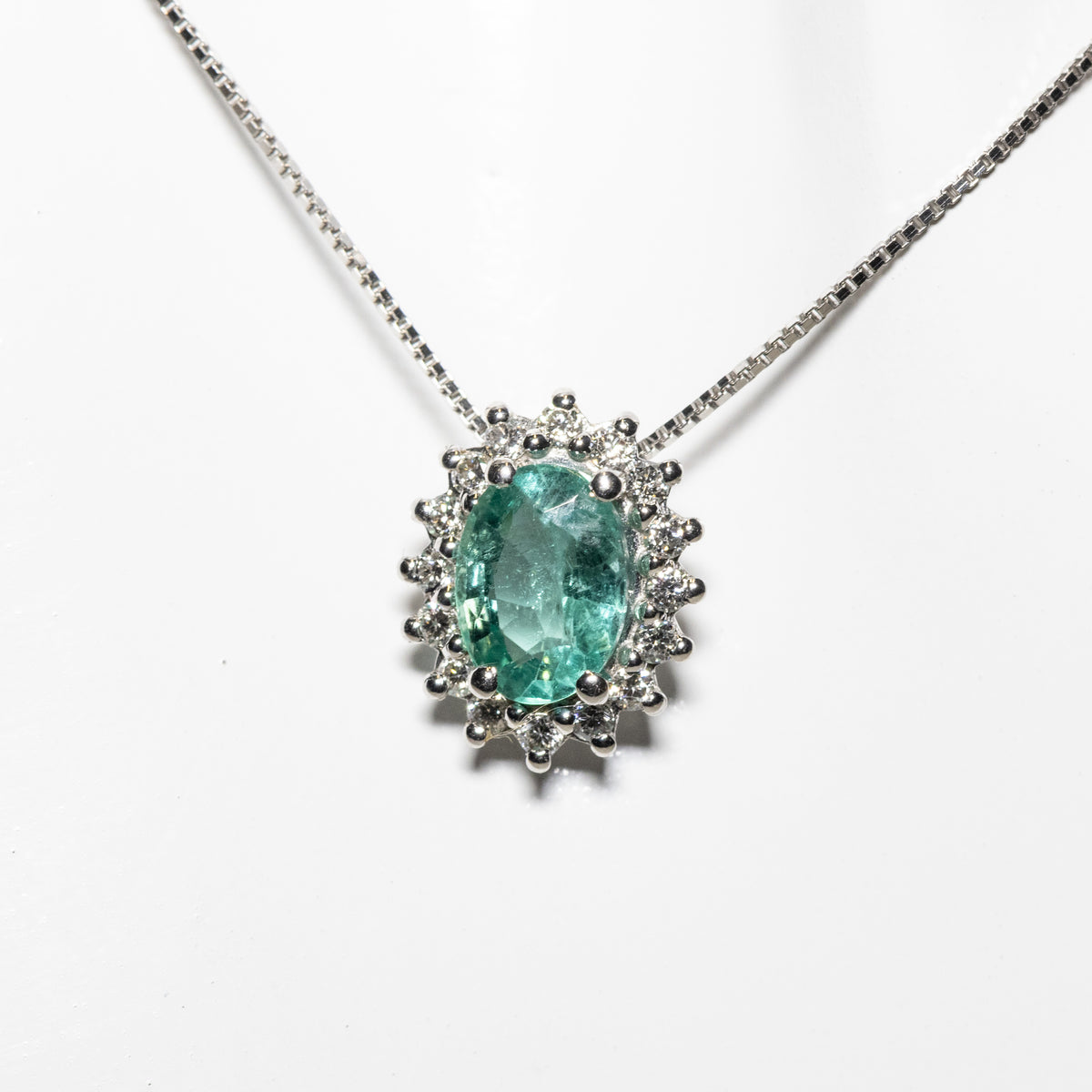 Collana in Oro Bianco 18 KT con Ciondolo con Smeraldo e Diamanti Rotondo Brillanti