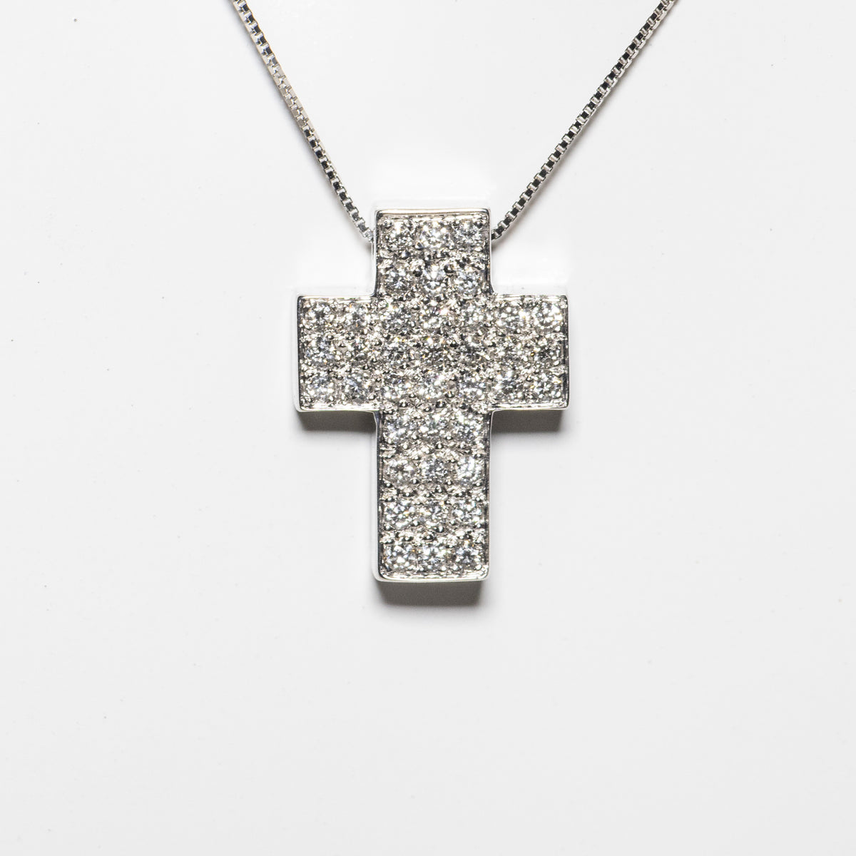 Collana con Croce in oro Bianco 18KT con diamanti rotondo brillanti