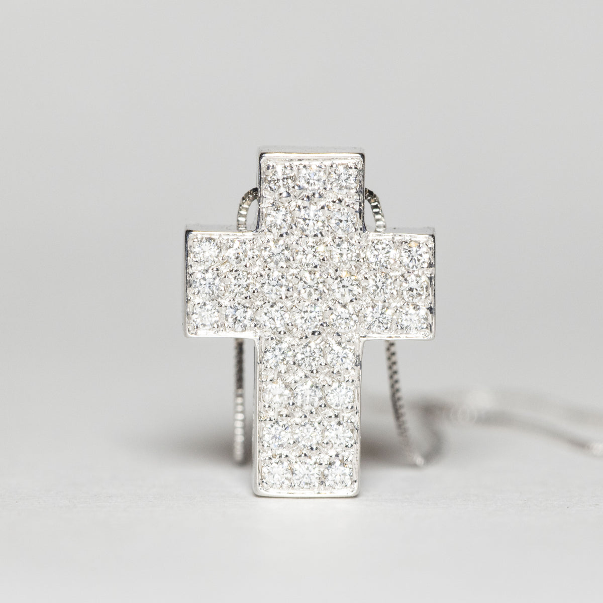 Collana con Croce in oro Bianco 18KT con diamanti rotondo brillanti