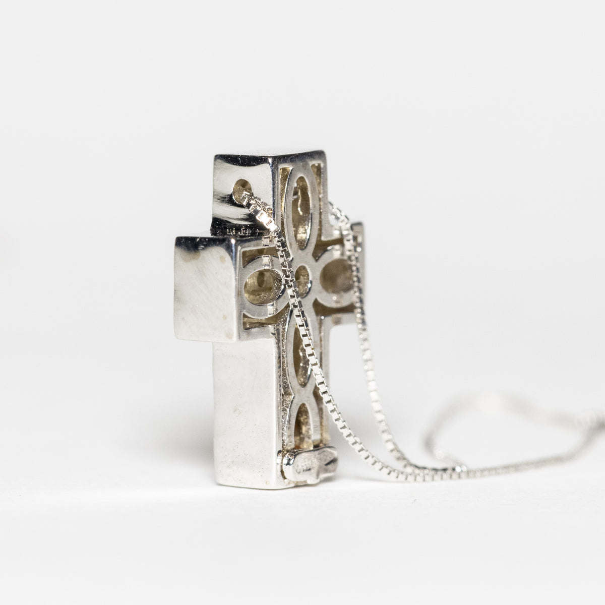 Collana con Croce in oro Bianco 18KT con diamanti rotondo brillanti
