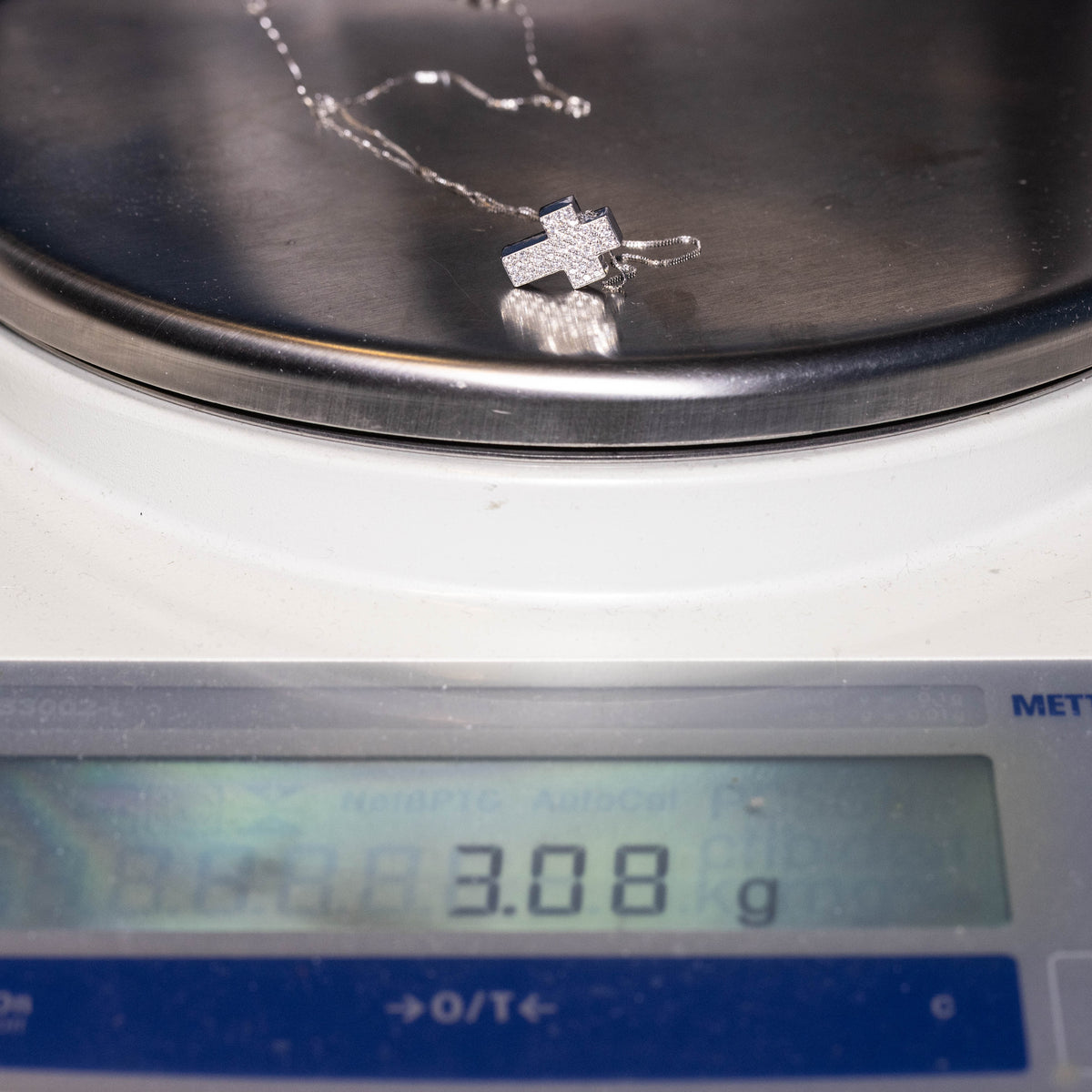 Collana con Croce in oro Bianco 18KT con diamanti rotondo brillanti
