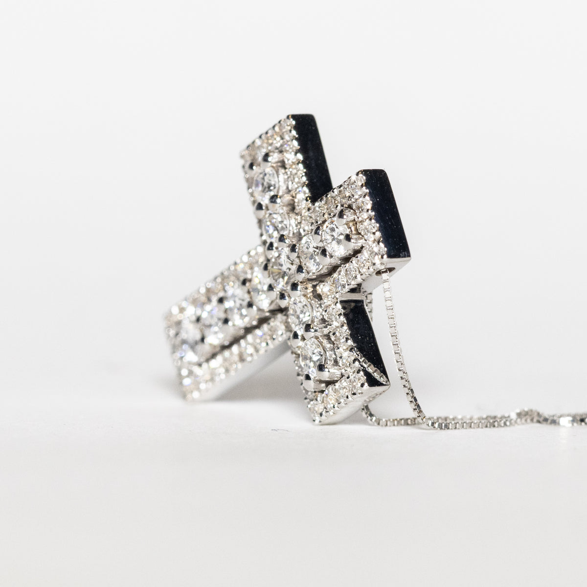 Collana con Croce in oro Bianco 18KT con diamanti rotondo brillanti