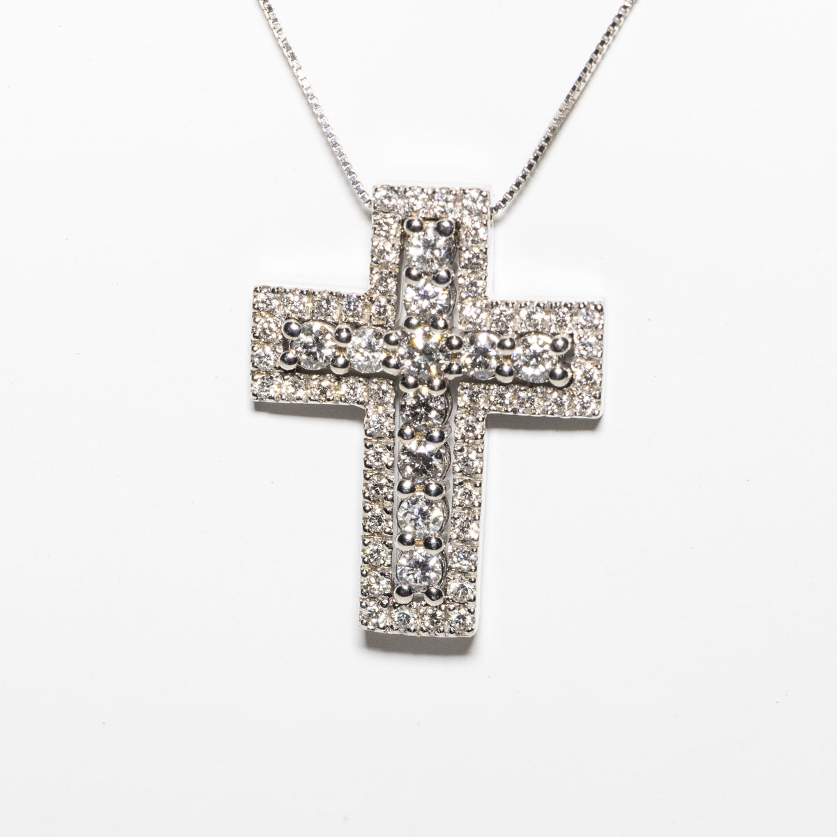 Collana con Croce in oro Bianco 18KT con diamanti rotondo brillanti