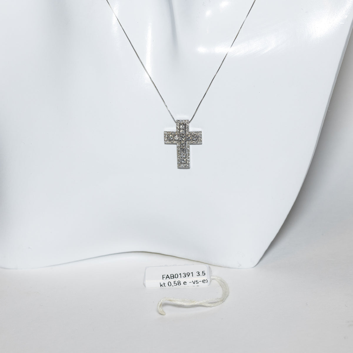 Collana con Croce in oro Bianco 18KT con diamanti rotondo brillanti