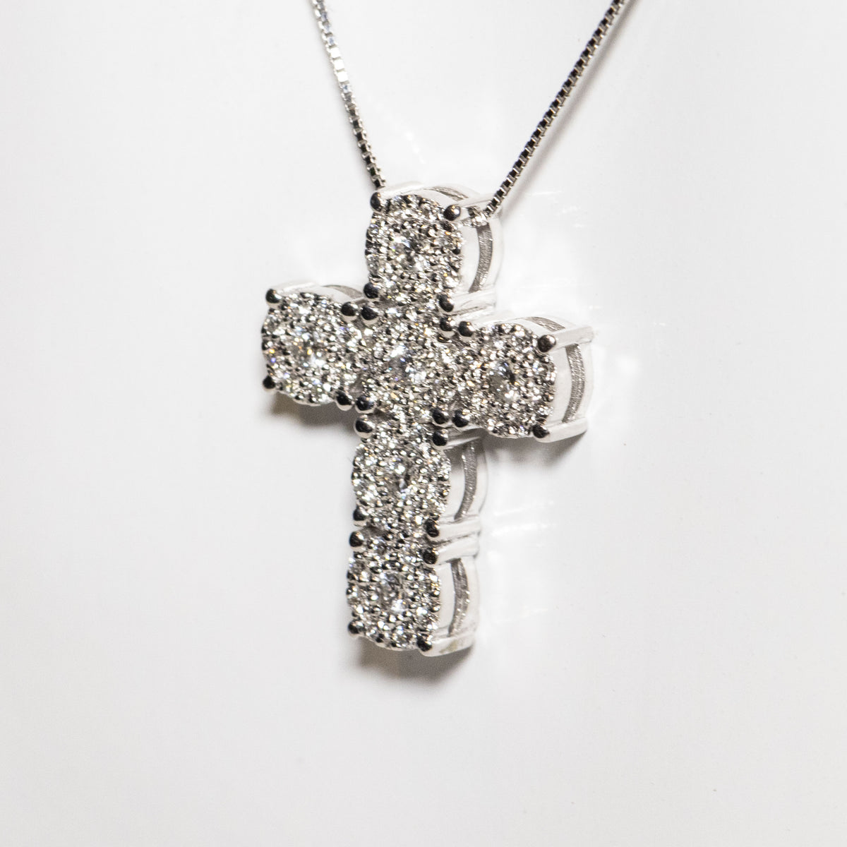 Collana con Croce in oro Bianco 18KT con diamanti rotondo brillanti