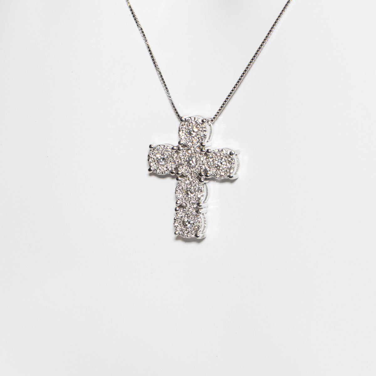 Collana con Croce in oro Bianco 18KT con diamanti rotondo brillanti