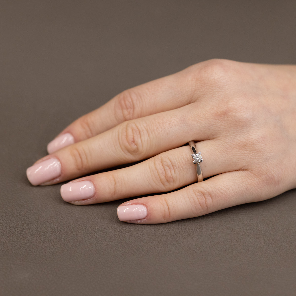 Anello Solitario in oro Bianco 18kt con diamante centrale