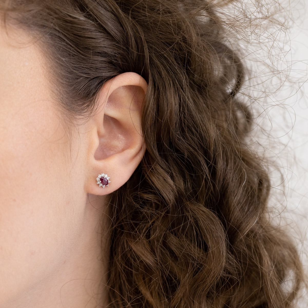 Orecchini In Oro Bianco 18 Kt Con Rubini E Diamanti