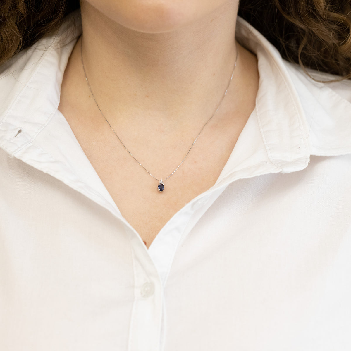 18K White Gold Necklace with Sapphire and Diamond Pendant