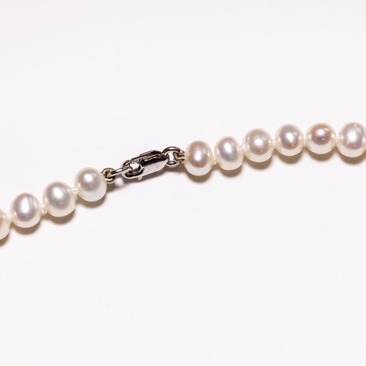 18kt White Gold Pearl Thread Necklace