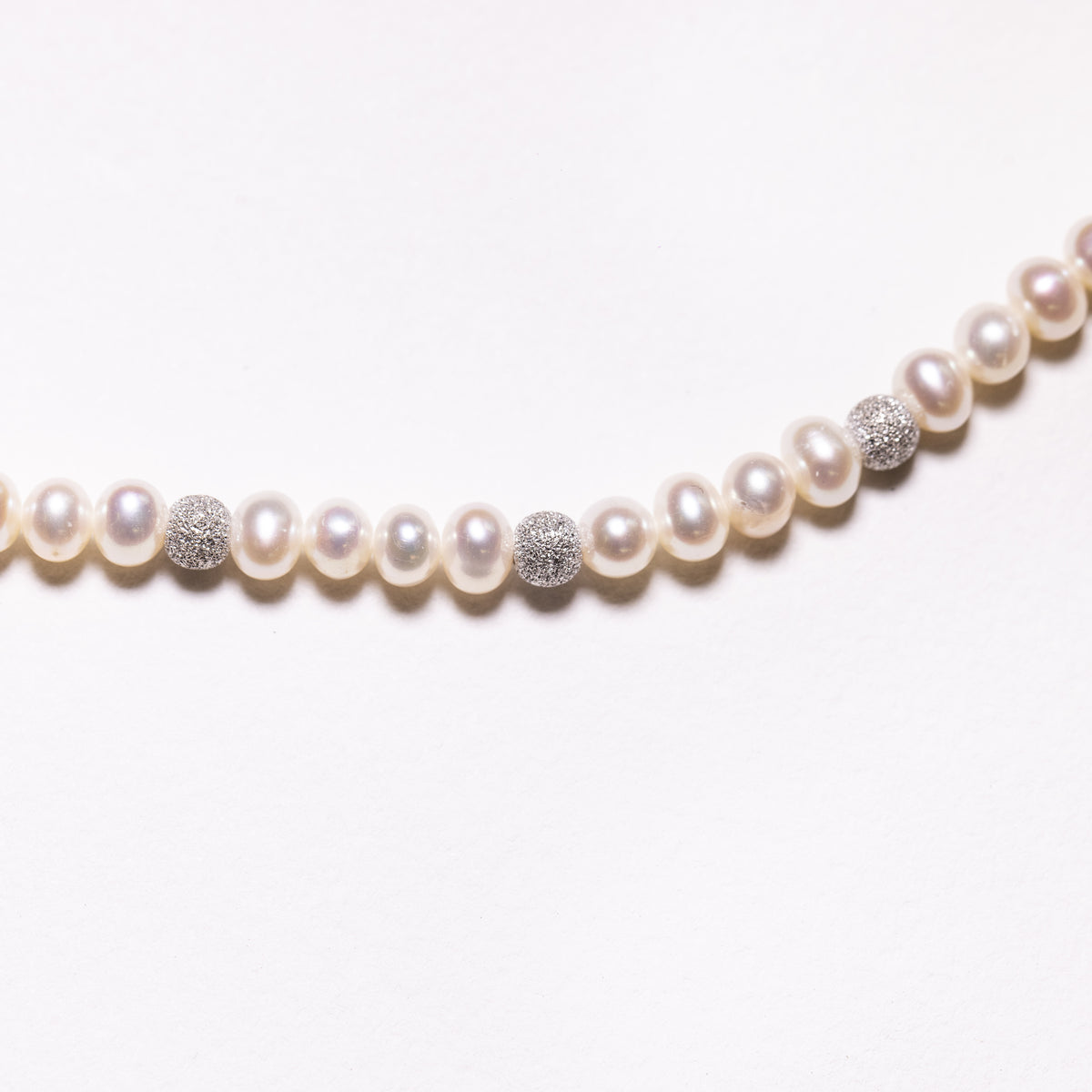 18kt White Gold Pearl Thread Necklace