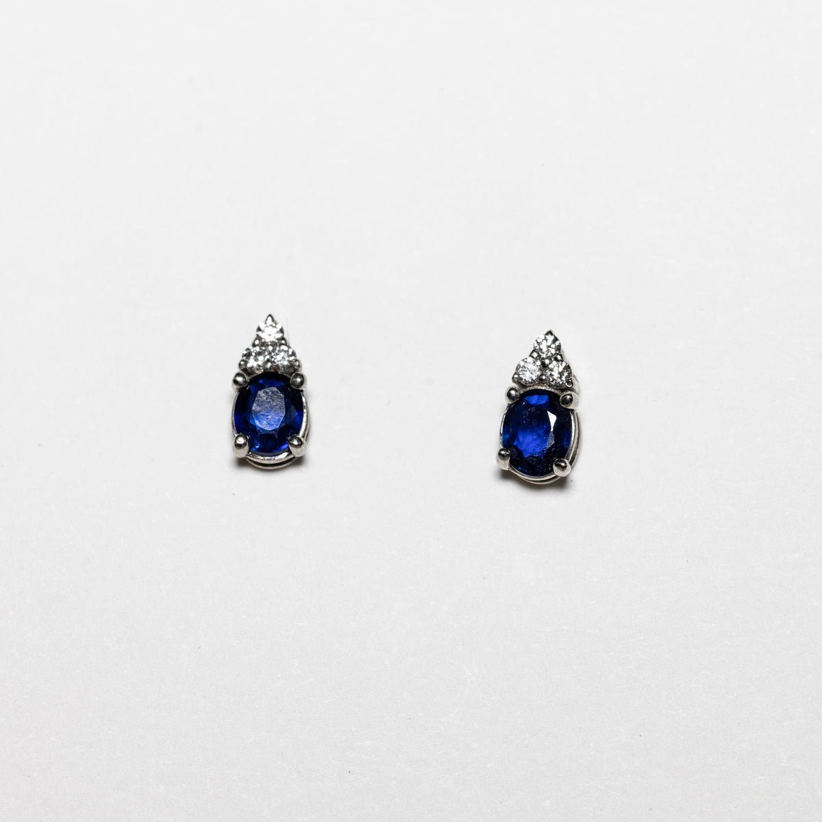 Orecchini In Oro Bianco 18 Kt Con Zaffiri E Diamanti