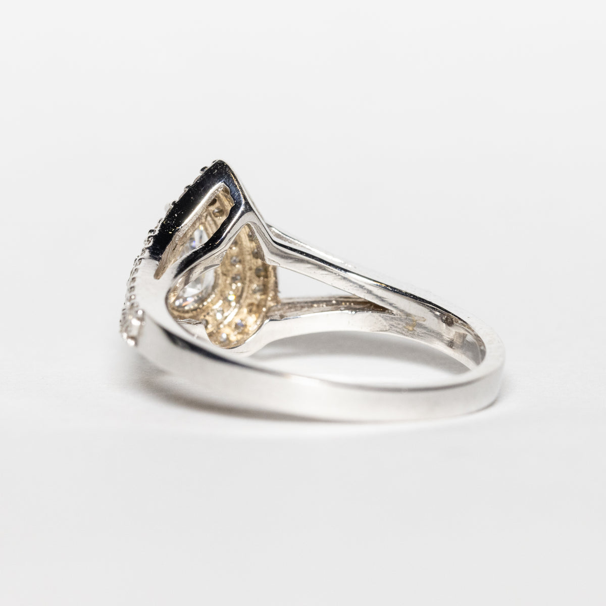 18KT White Gold Sea Drop Ring with Round Brilliant Diamonds