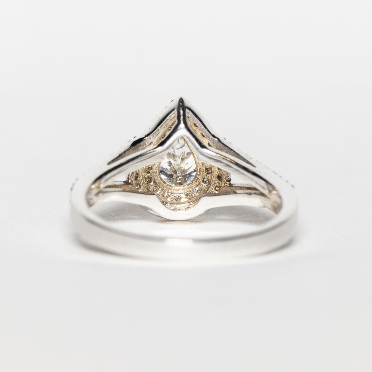 18KT White Gold Sea Drop Ring with Round Brilliant Diamonds