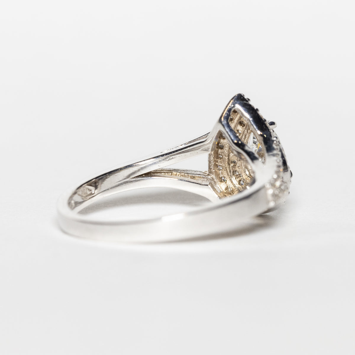 18KT White Gold Sea Drop Ring with Round Brilliant Diamonds