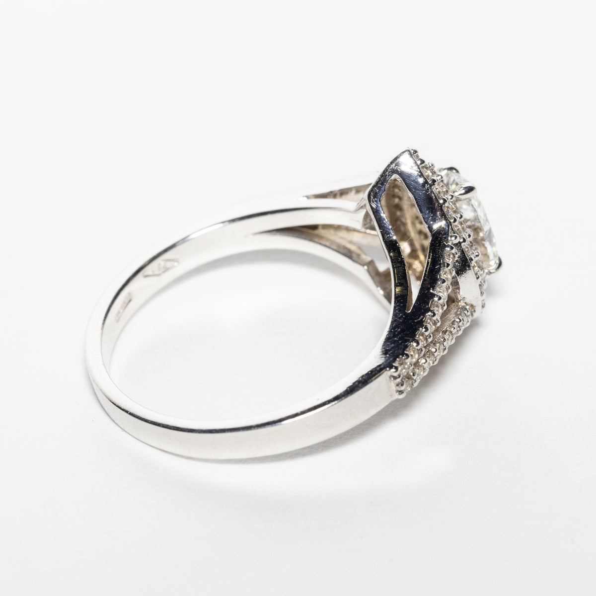 18KT White Gold Sea Drop Ring with Round Brilliant Diamonds