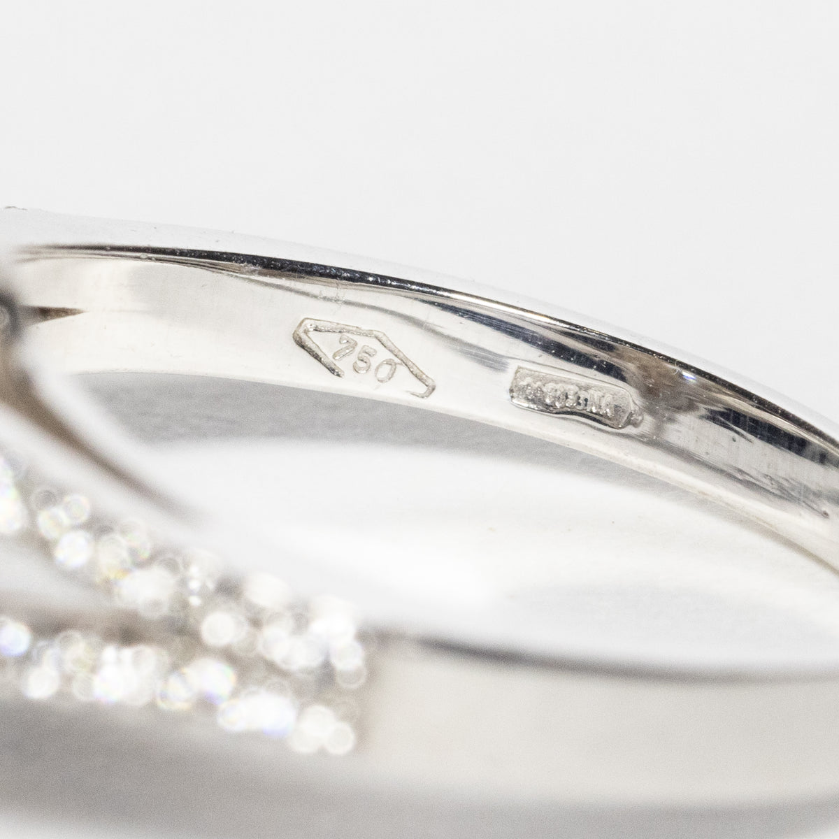 18KT White Gold Sea Drop Ring with Round Brilliant Diamonds