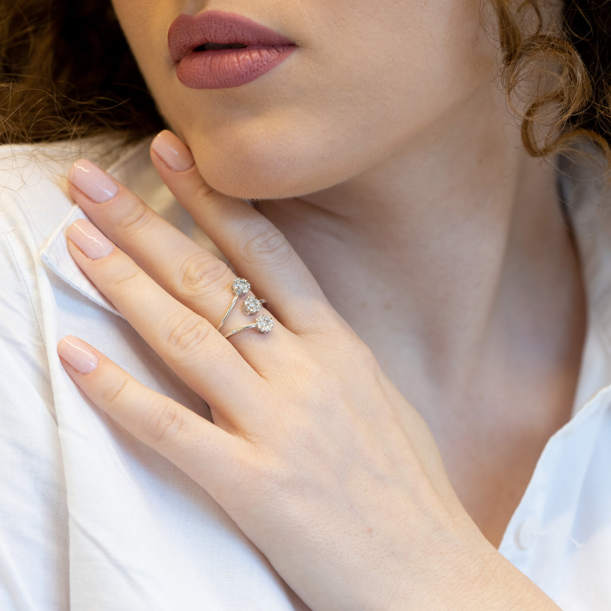 Trilogy Ring Fantasy Of Flowers Pavè In 18 Kt White Gold And Diamonds