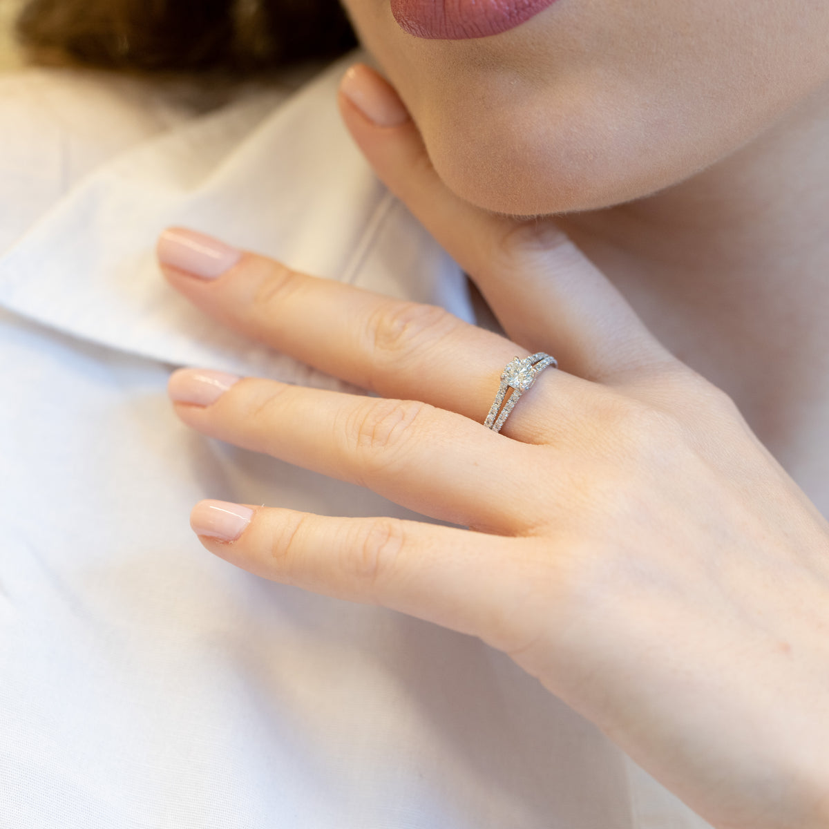 Grace Solitaire Ring With Split Setting In 18kt White Gold And Diamonds