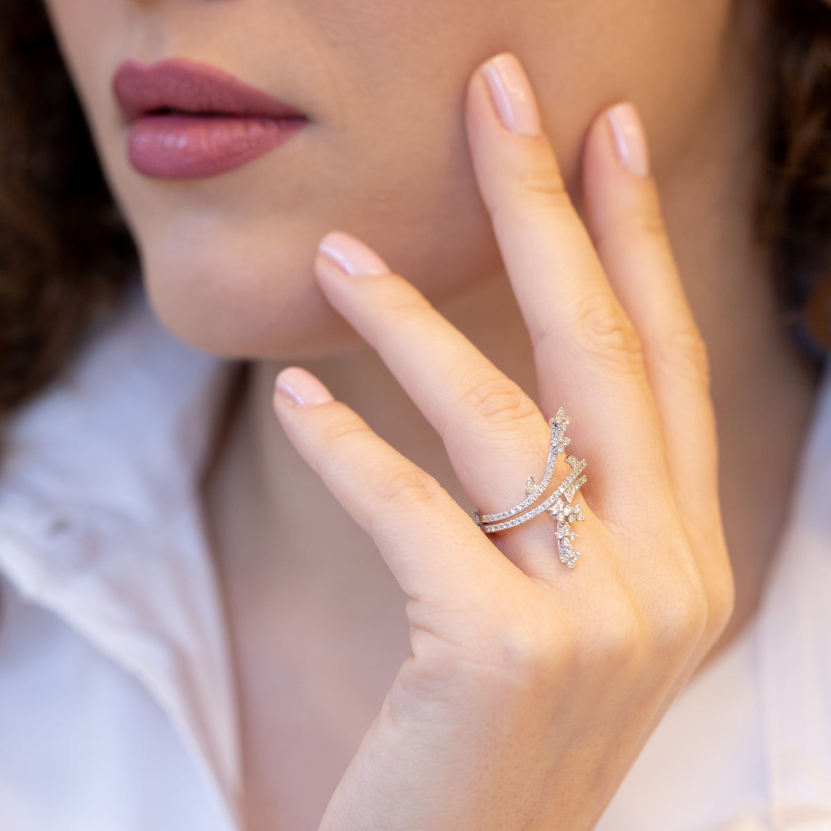 Anello Fantasia Germoglio Fiorito in Oro Bianco 18KT con Diamanti Rotondo Brillanti