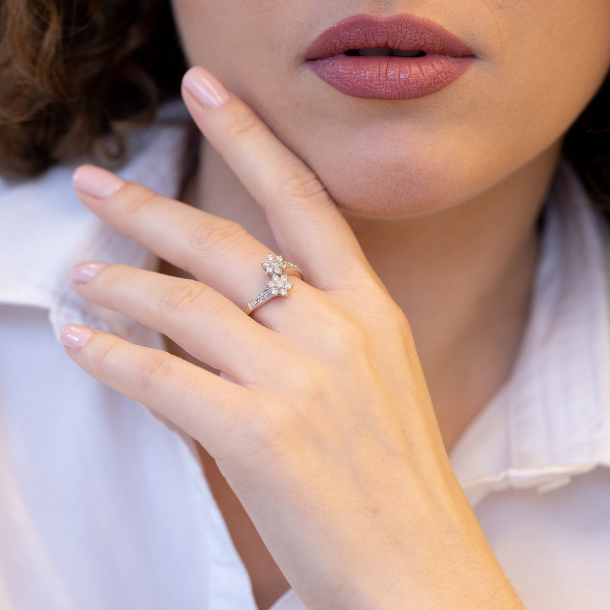 Contrariè Fantasy Flowers Ring in 18 KT White Gold with Diamond Pavè