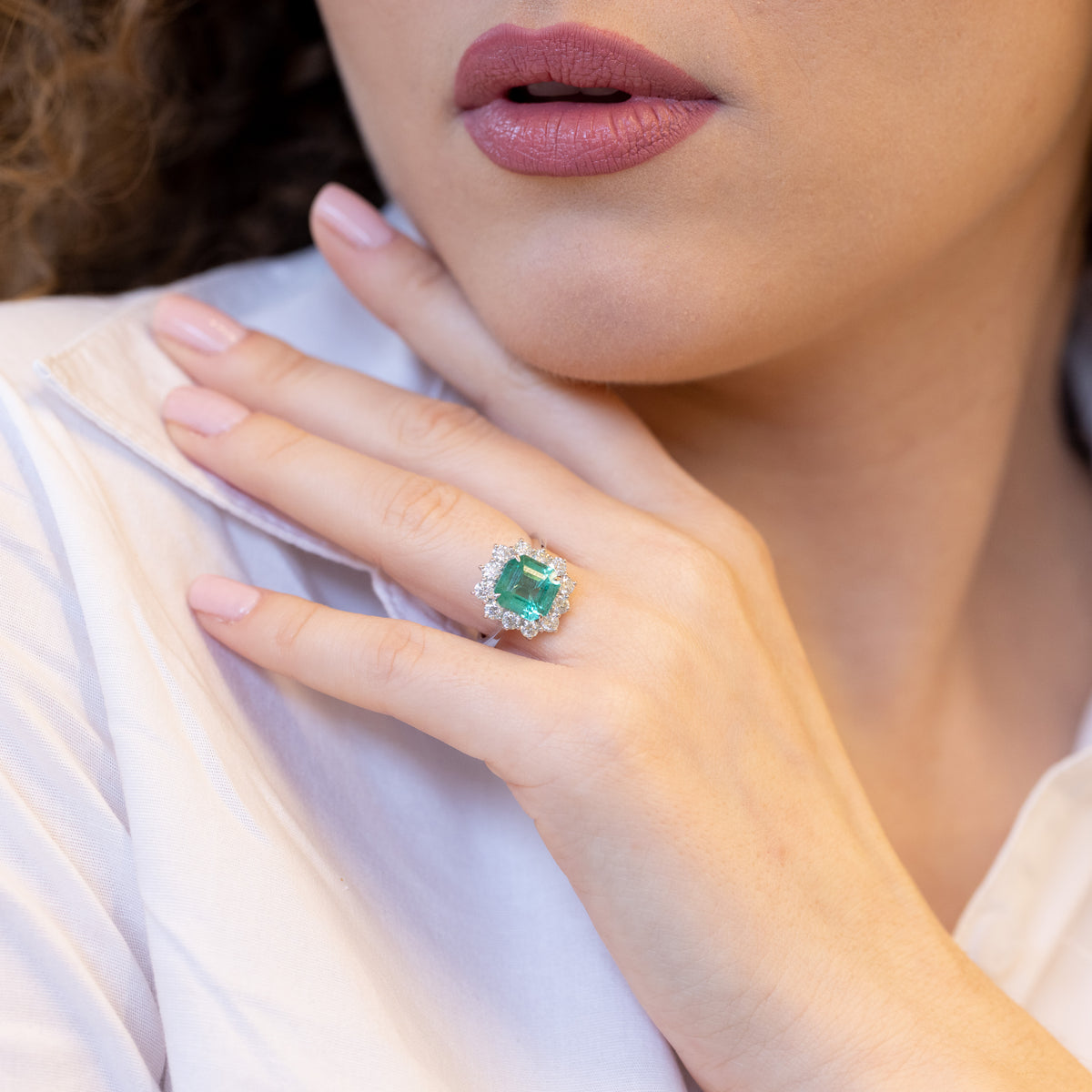 18K White Gold Ring With Cushion Cut Emerald And Diamond Ring