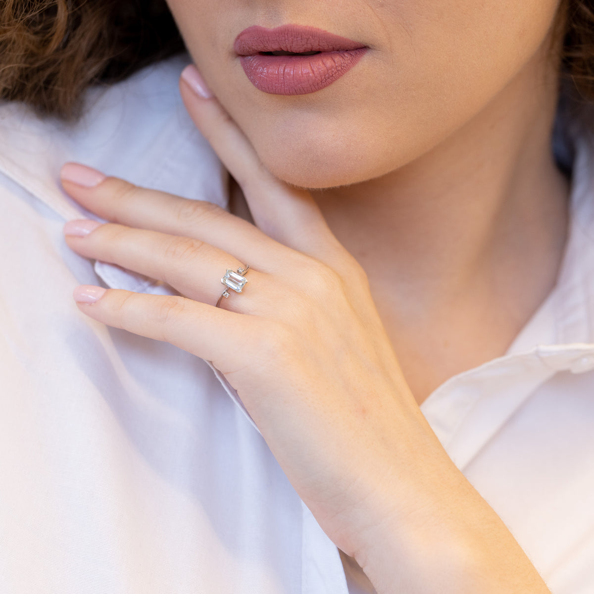 Anello In Oro Bianco 18 Kt Con Acquamarina Taglio Emerald E Diamanti