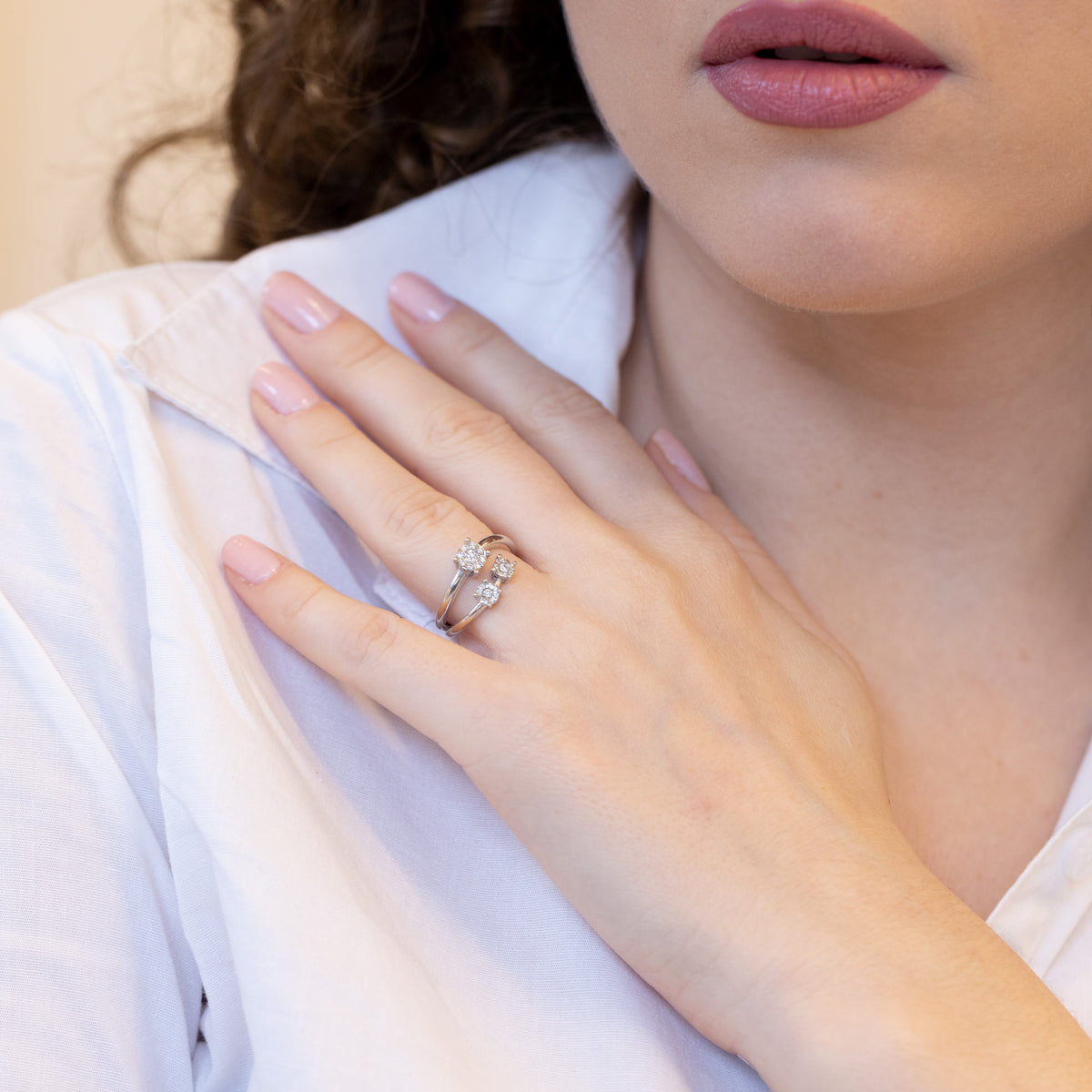 18K White Gold Ring With Diamond Pavé