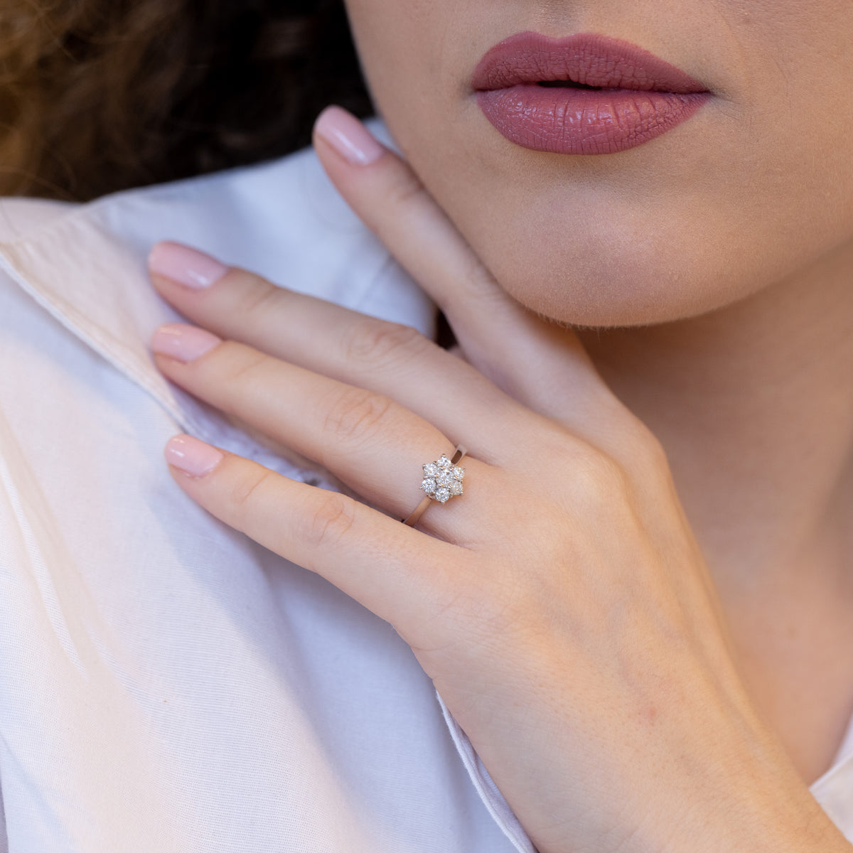 18K White Gold Solitaire Ring With Pavé Diamond Flower