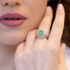 Anello in Oro Bianco 18 KT con Smeraldo Forma ovale e doppio giro di Diamanti