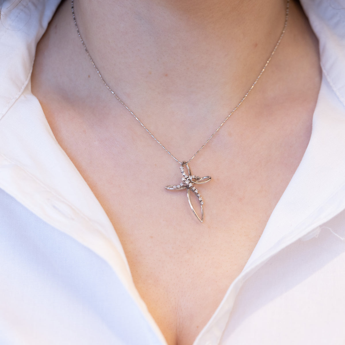 Collana in Oro Bianco 18 KT Croce Fantasy in Diamanti