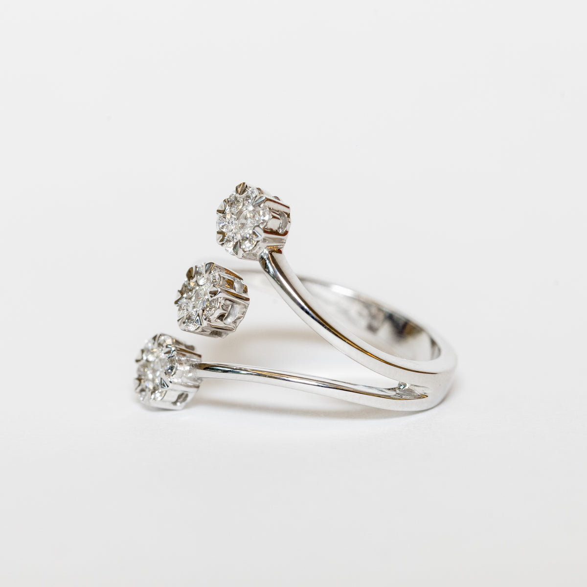 Trilogy Ring Fantasy Of Flowers Pavè In 18 Kt White Gold And Diamonds