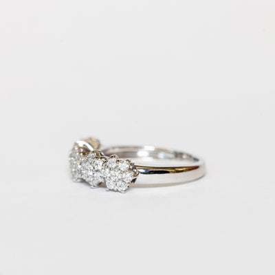 Anello Veretta in Oro Bianco 18TK in pavè di Diamanti forma Fiori