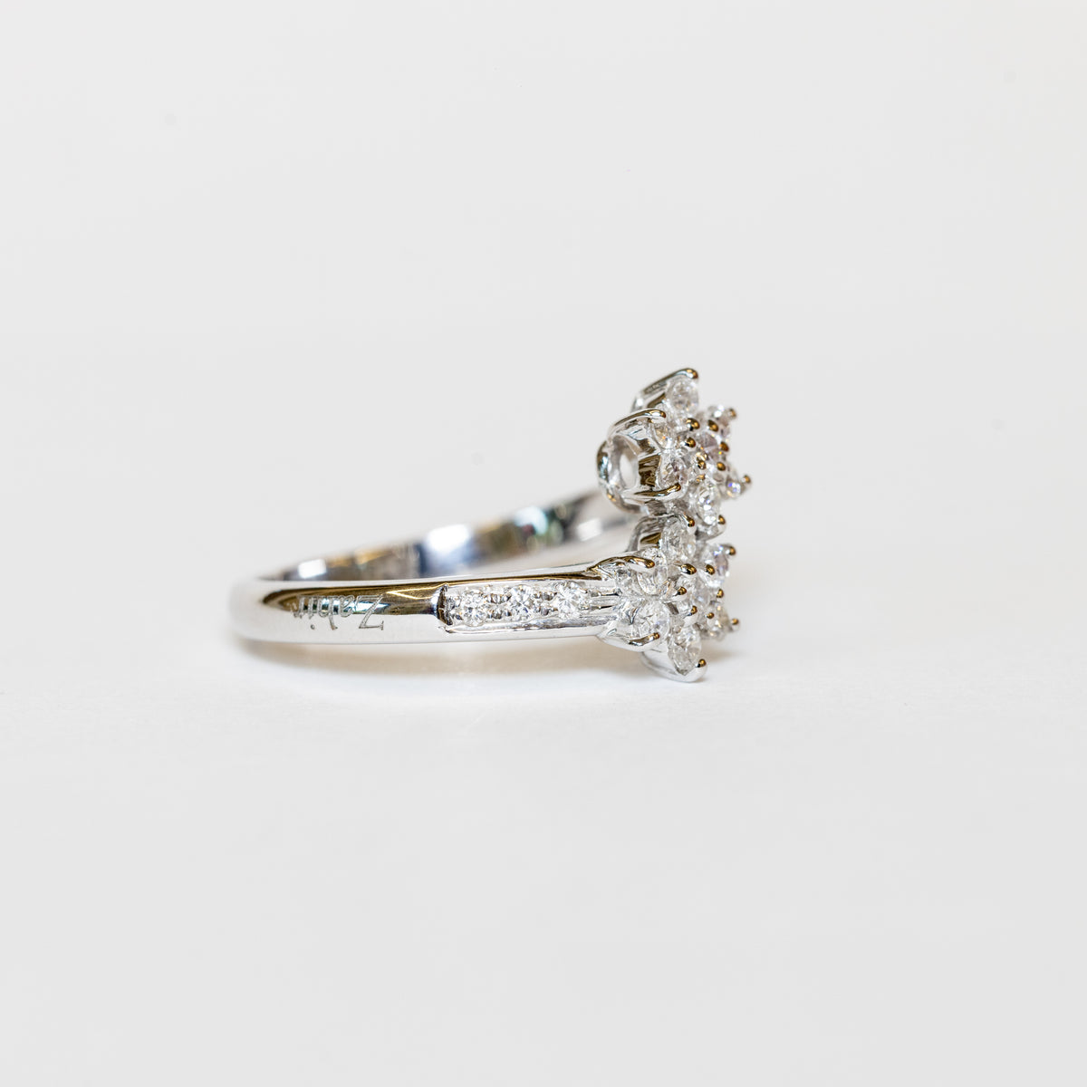 Contrariè Fantasy Flowers Ring in 18 KT White Gold with Diamond Pavè