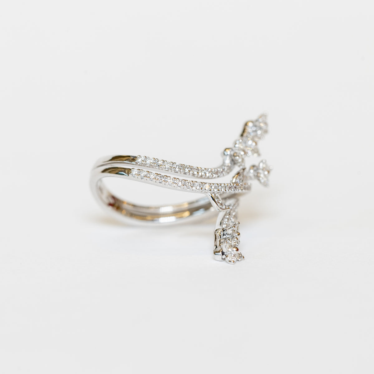 Anello Fantasia Germoglio Fiorito in Oro Bianco 18KT con Diamanti Rotondo Brillanti