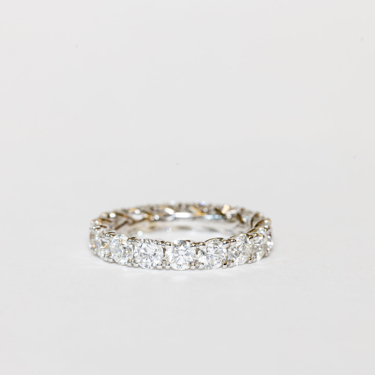 Anello Girodito in Oro Bianco 18KT con Diamanti Forma Rotondo Brillante