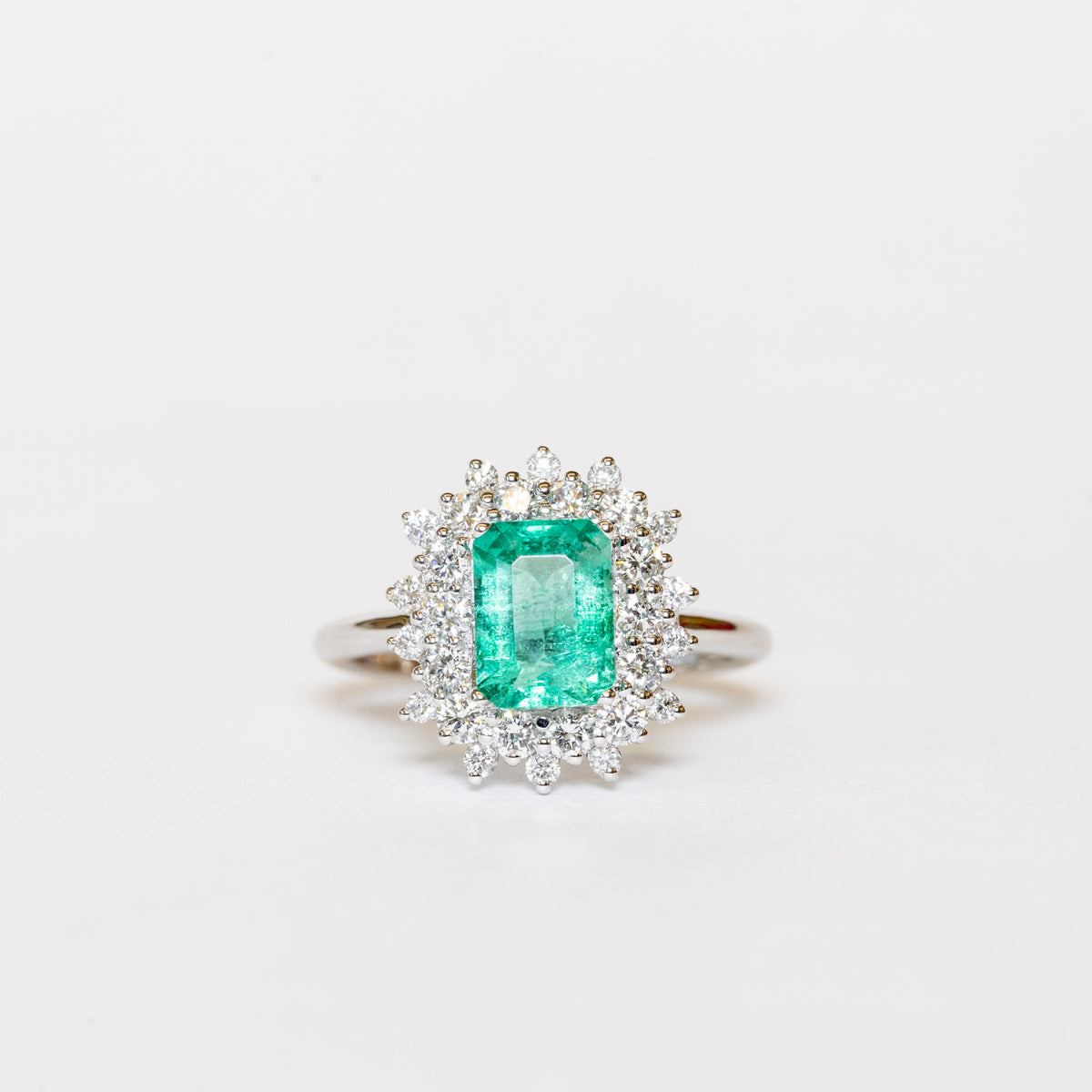 Anello in Oro Bianco 18KT con Smeraldo e doppio giro in Diamanti