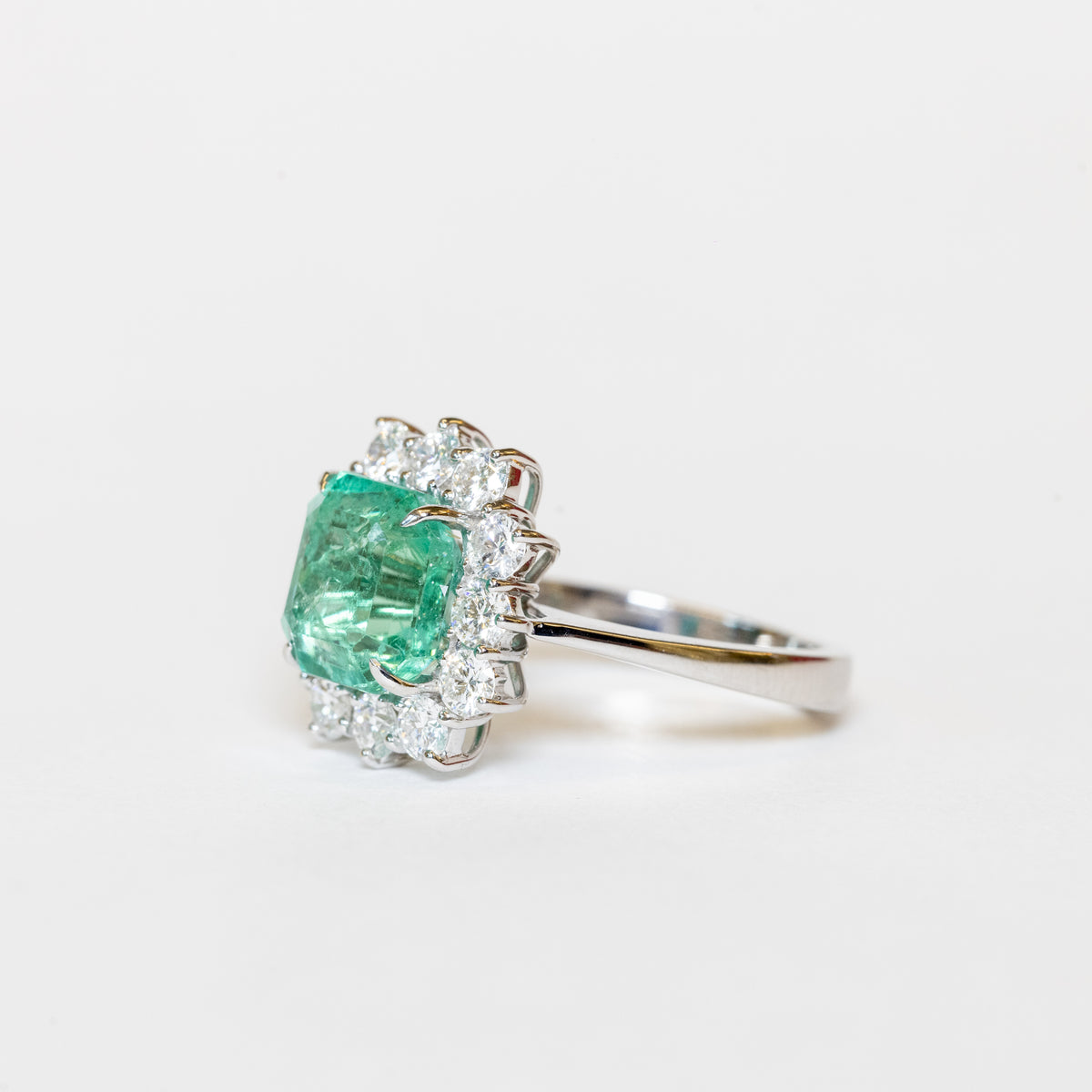 18K White Gold Ring With Cushion Cut Emerald And Diamond Ring