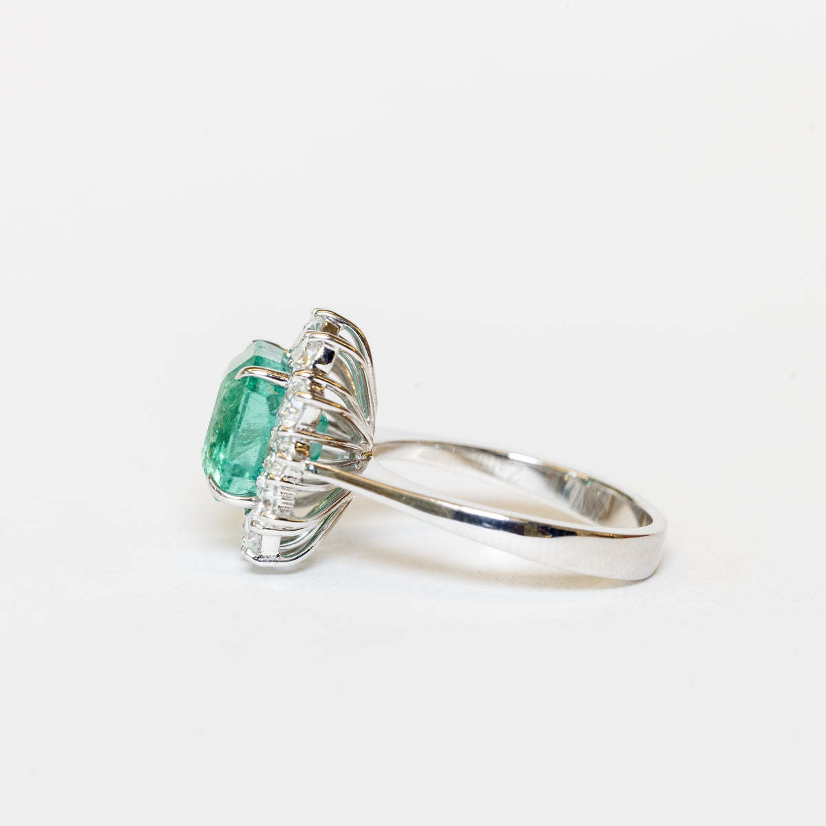 18K White Gold Ring With Cushion Cut Emerald And Diamond Ring