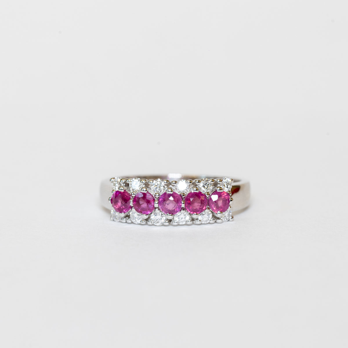 Anello Veretta In Oro Bianco 18 Kt Con Rubini E Diamanti