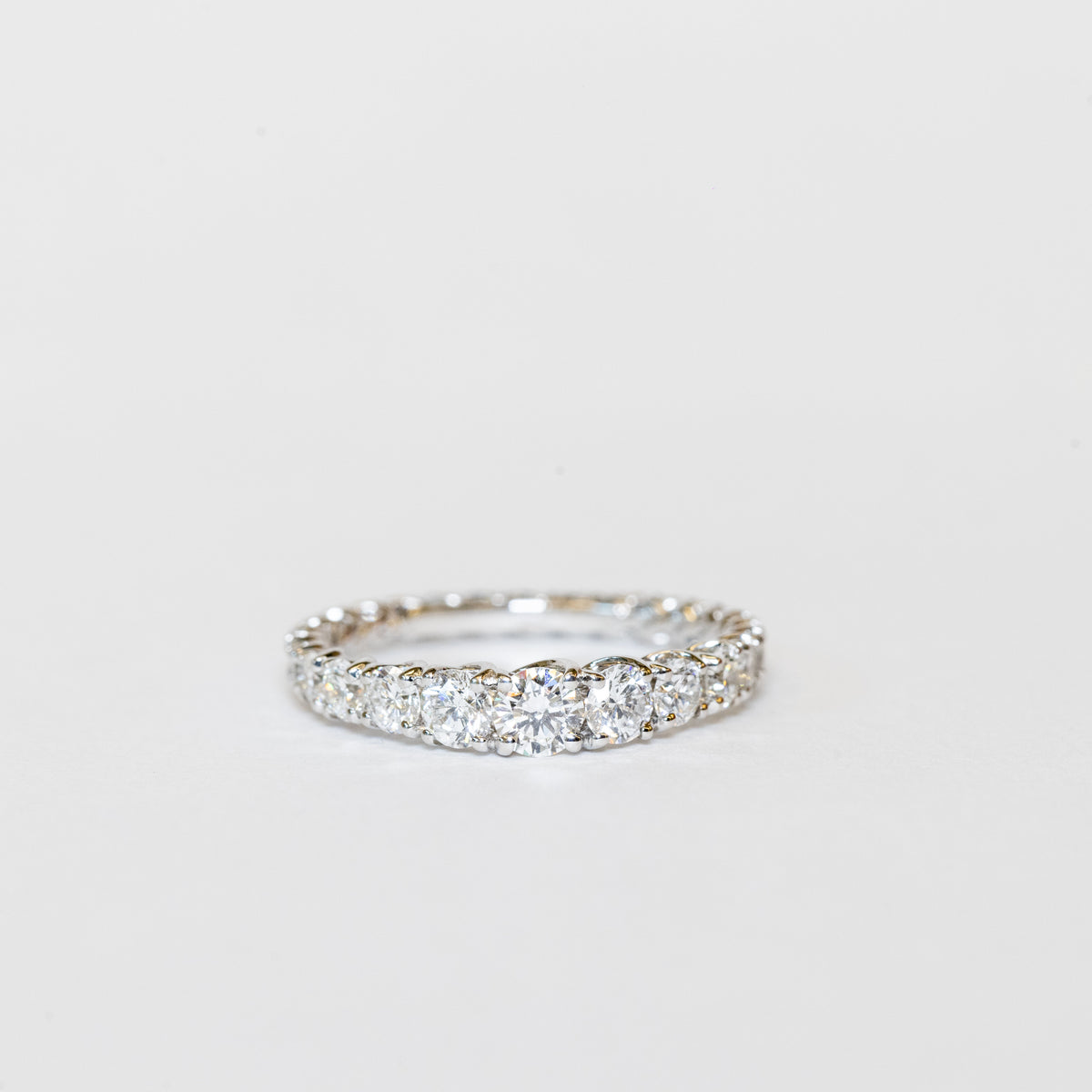 Eternity Degradé Ring In 18 Kt White Gold And Diamonds