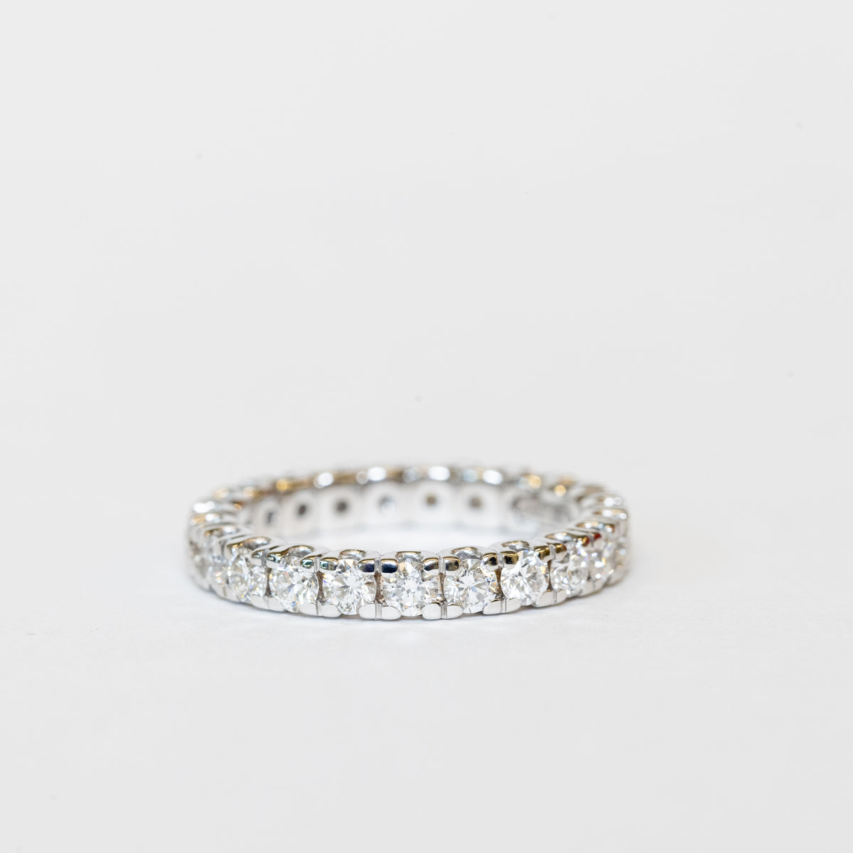 Anello Eternity In Oro Bianco 18 Kt Con Diamanti