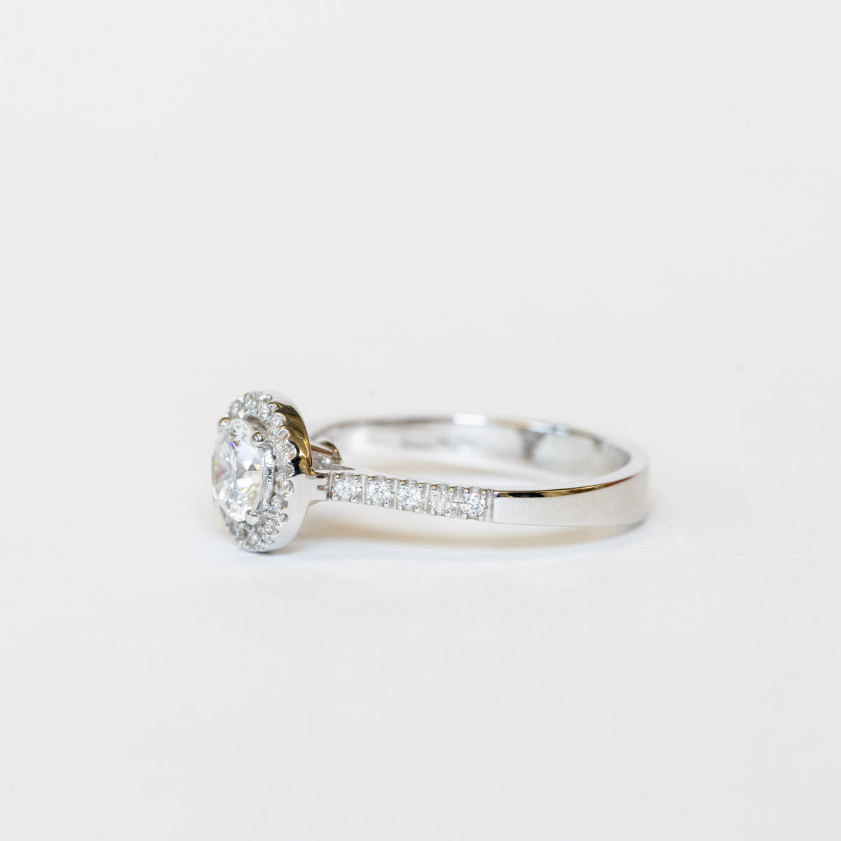 18Kt White Gold Solitaire Ring With Central Diamond And Diamond Row