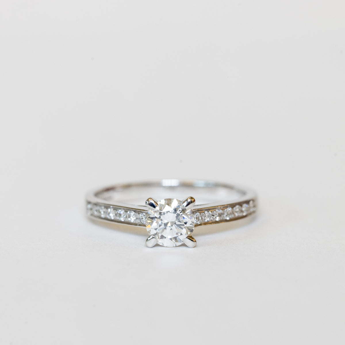 18K White Gold Solitaire Ring With Central Diamond And Side Pavè