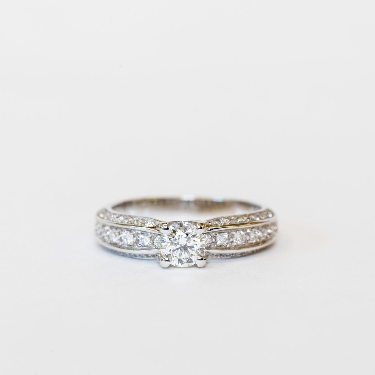 18K White Gold Solitaire Ring With Central Stone And Pavé Setting